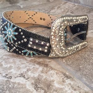 Black leather belt with turquoise crystals 💙